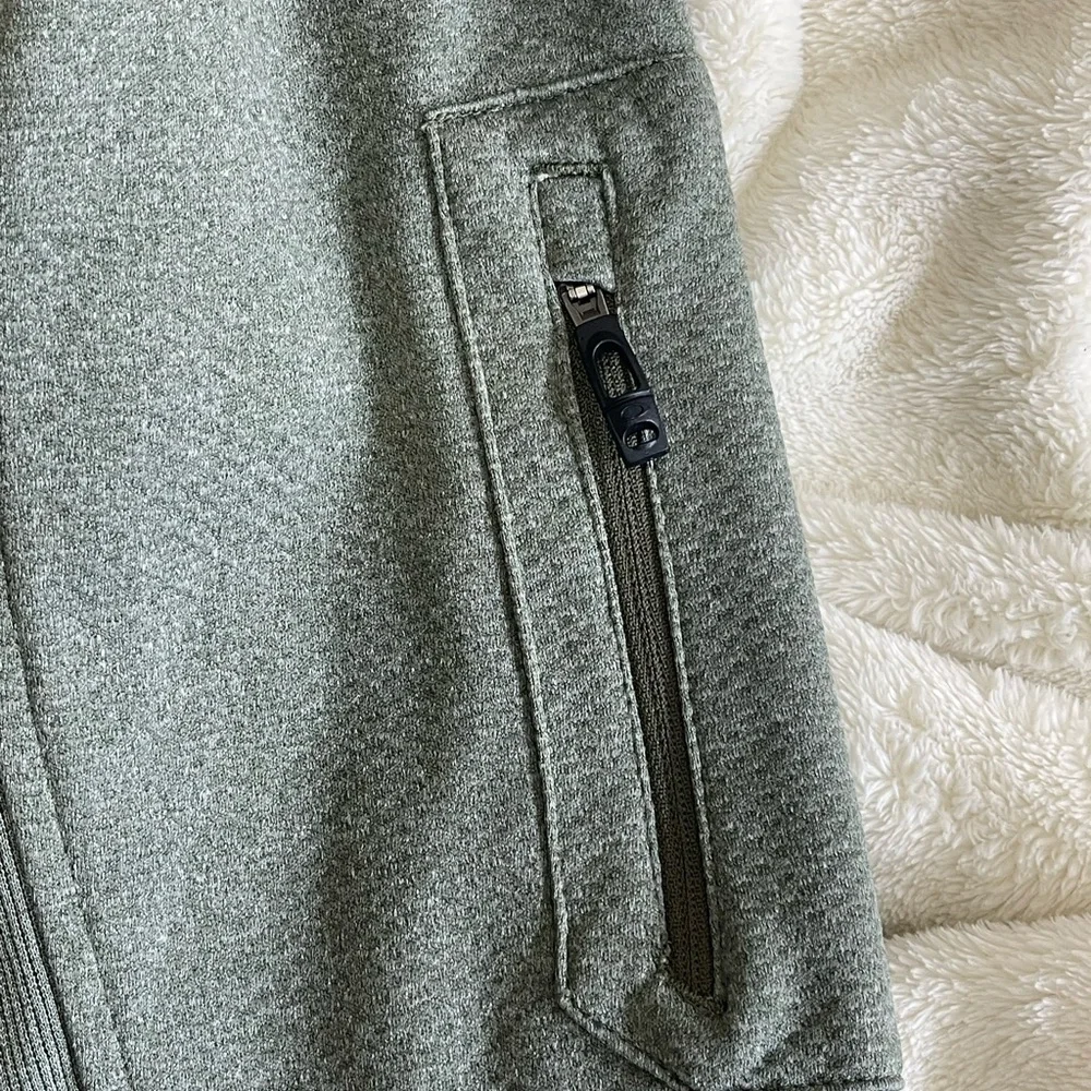 Oakley Men's Quarter Zip Pullover - Size Medium